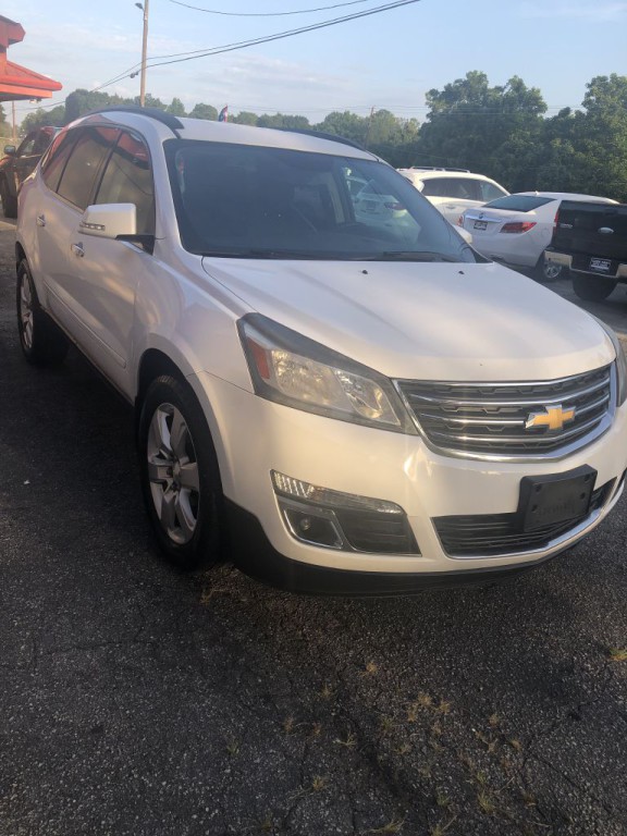 2017 Chevrolet Traverse Image 2