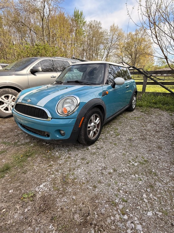 2010 MINI Cooper Image 1