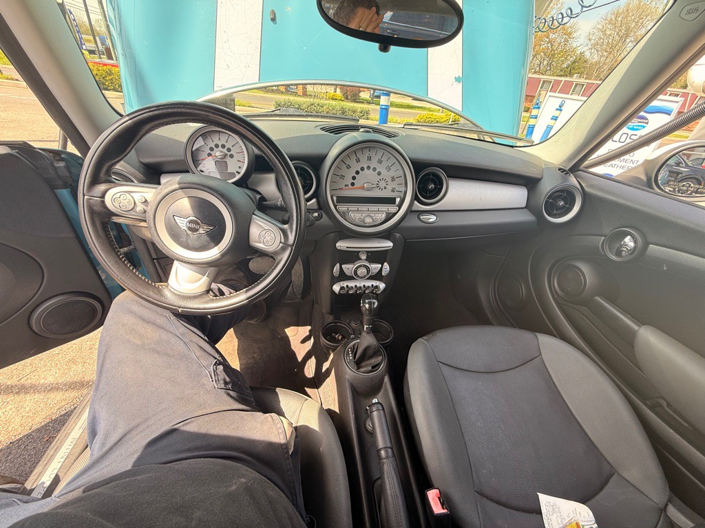 2010 MINI Cooper Image 5