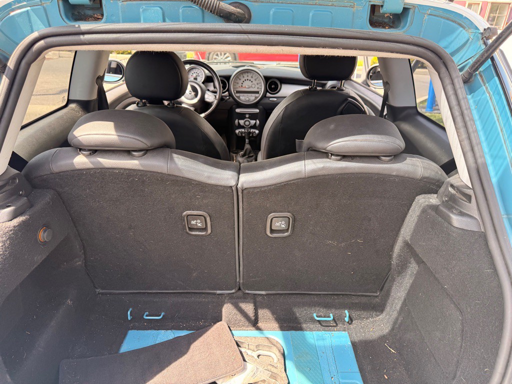 2010 MINI Cooper Image 6