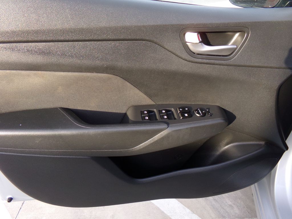 2019 Hyundai Accent Image 9