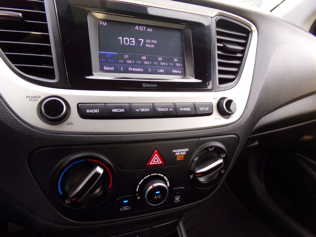 2019 Hyundai Accent Image 17