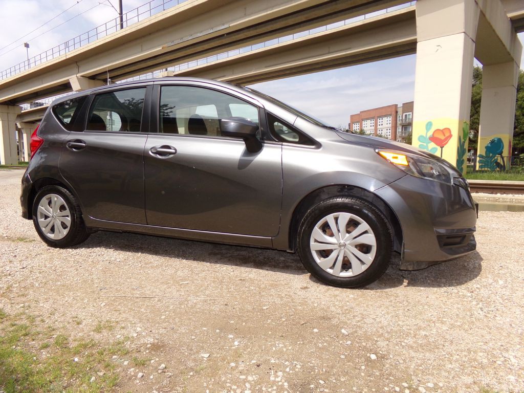 2019 Nissan Versa Image 3