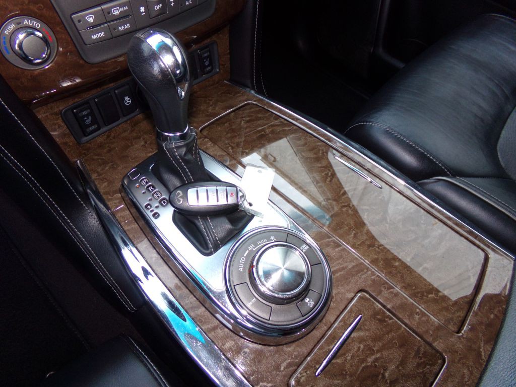 2017 INFINITI QX80 Image 16