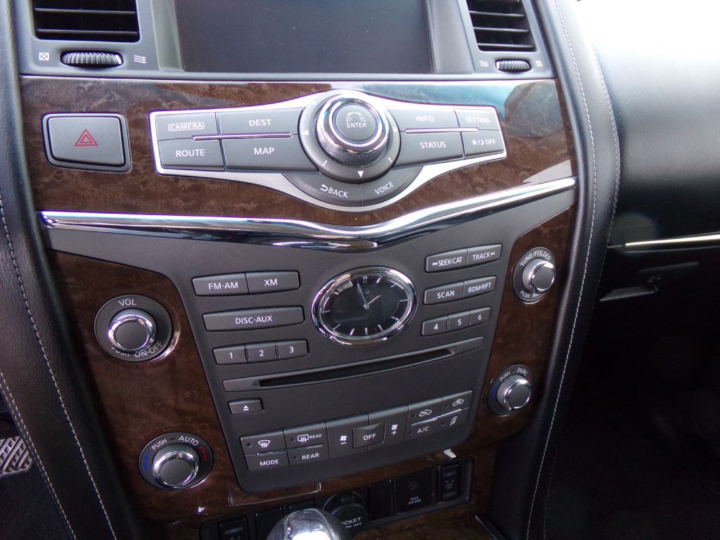 2017 INFINITI QX80 Image 17