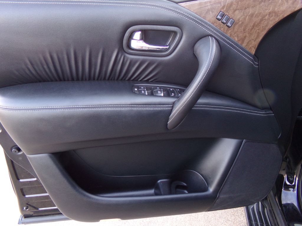 2017 INFINITI QX80 Image 22