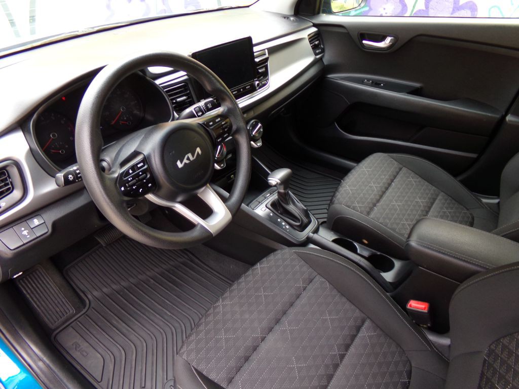 2022 Kia Rio Image 2