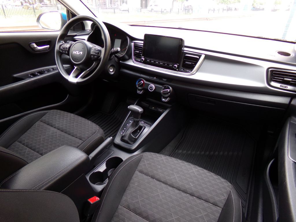2022 Kia Rio Image 5