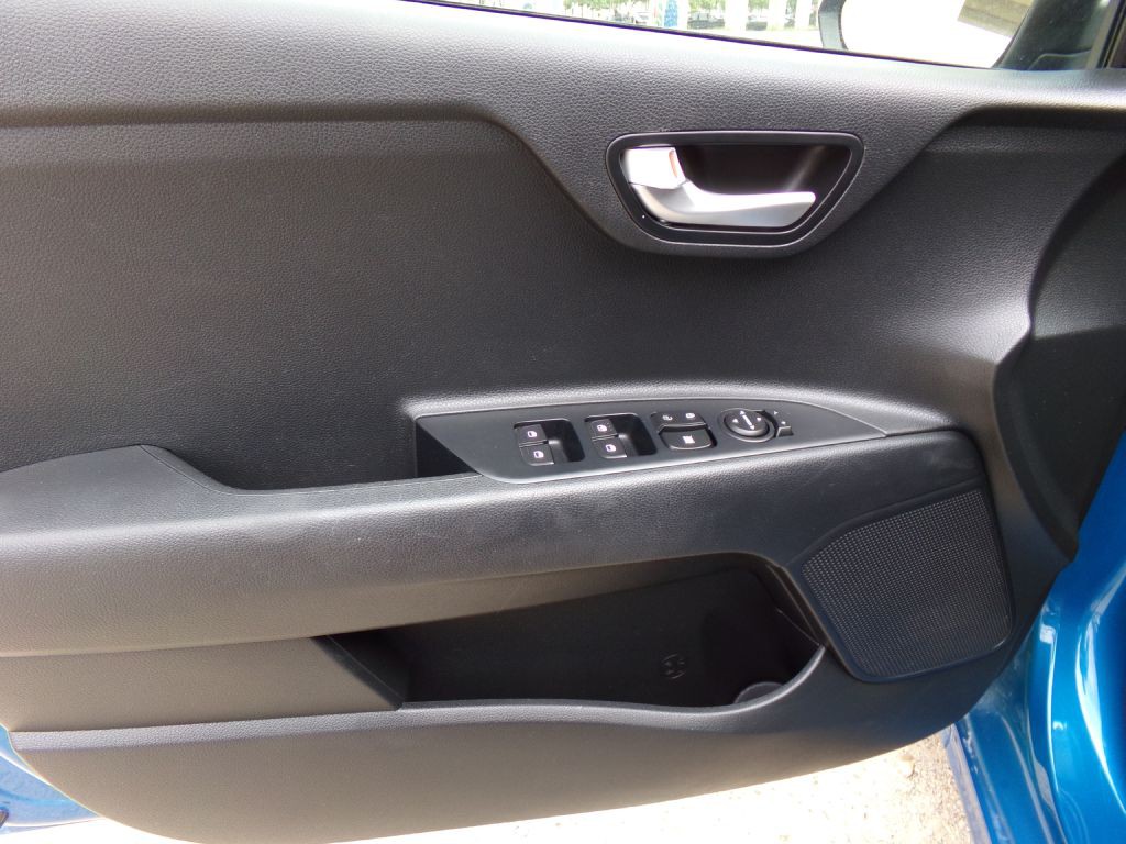 2022 Kia Rio Image 22