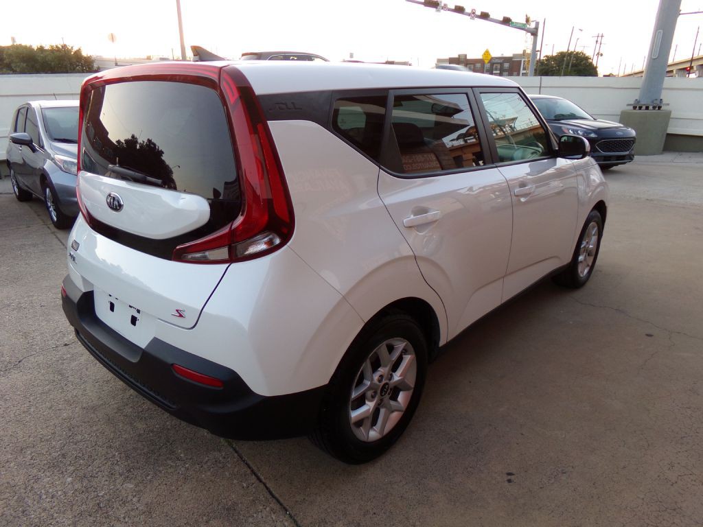 2020 Kia Soul Image 3