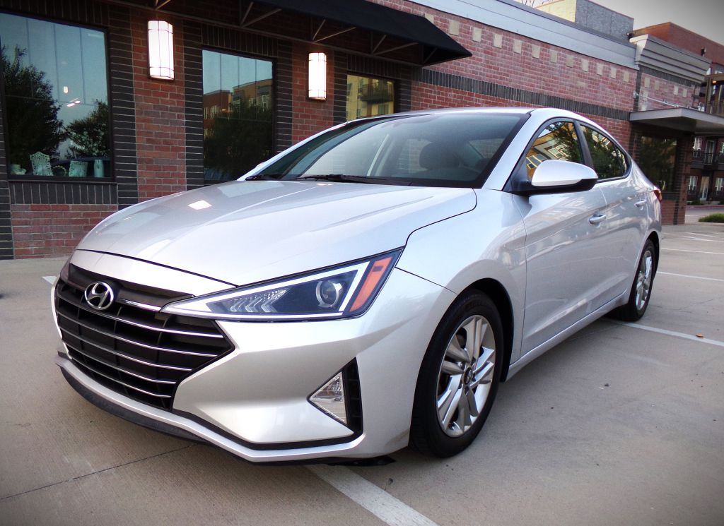 2019 Hyundai Elantra Image 1