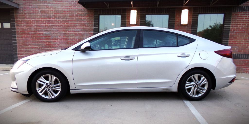 2019 Hyundai Elantra Image 2