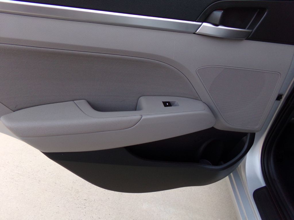 2019 Hyundai Elantra Image 12