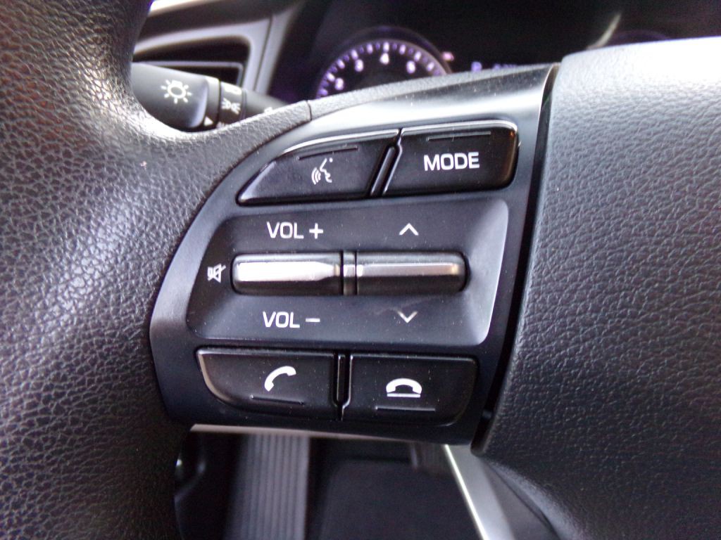 2019 Hyundai Elantra Image 17