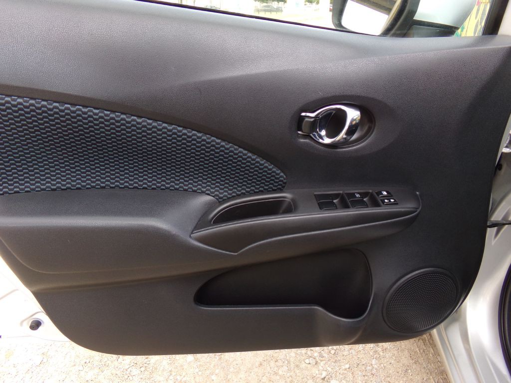 2016 Nissan Versa Image 10