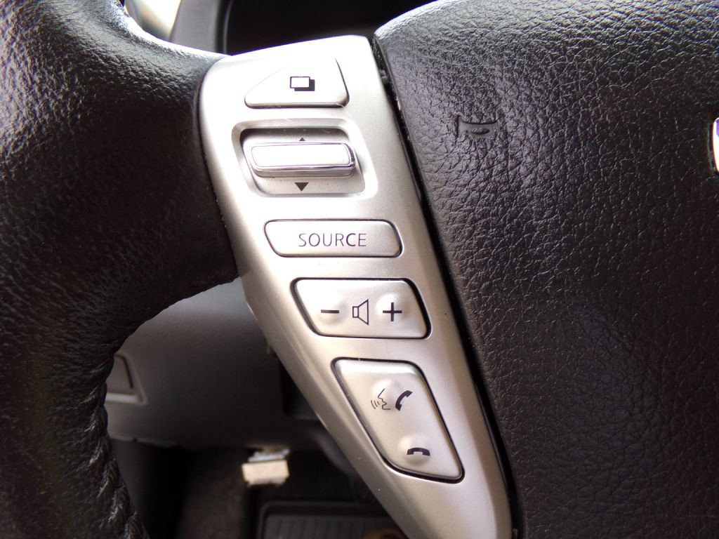 2016 Nissan Versa Image 17