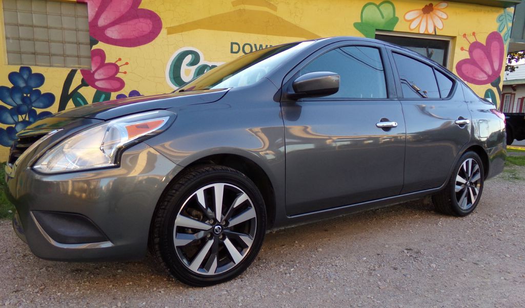 2019 Nissan Versa Image 2