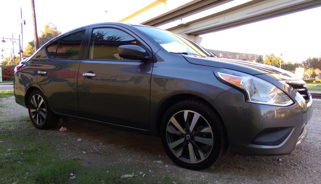 2019 Nissan Versa Image 3