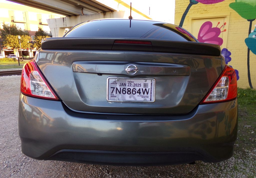 2019 Nissan Versa Image 5