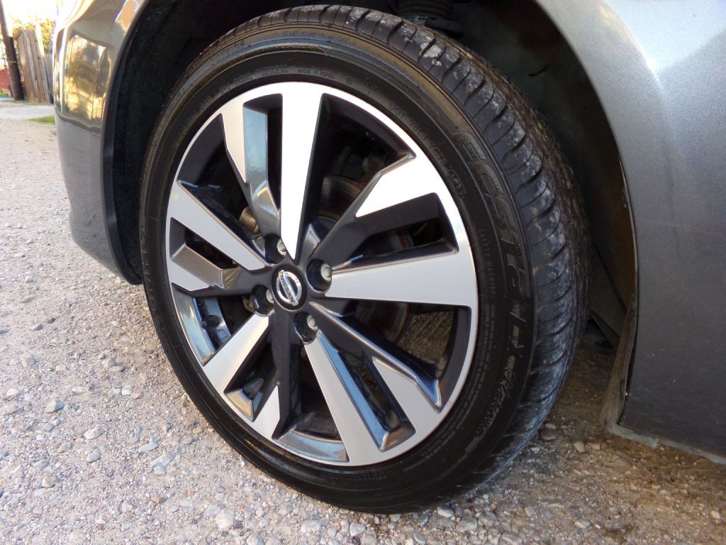 2019 Nissan Versa Image 7