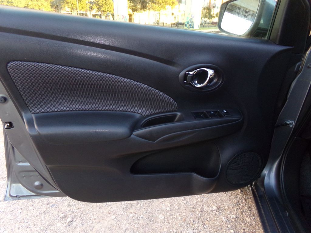 2019 Nissan Versa Image 9