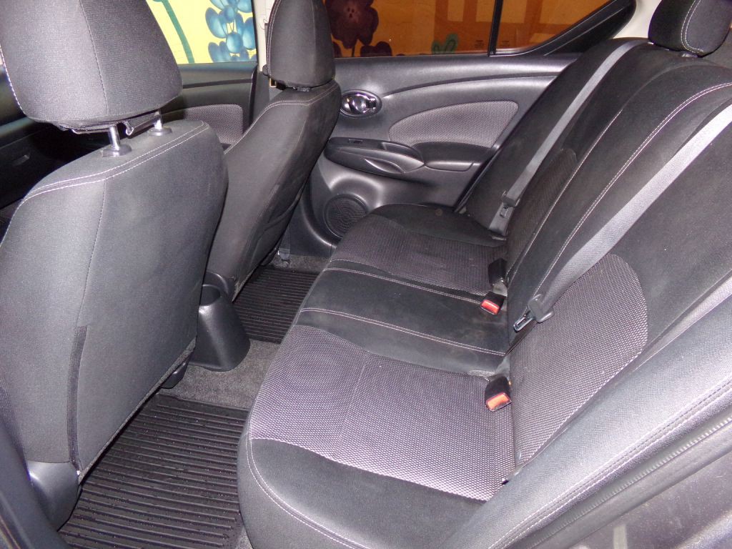 2019 Nissan Versa Image 11