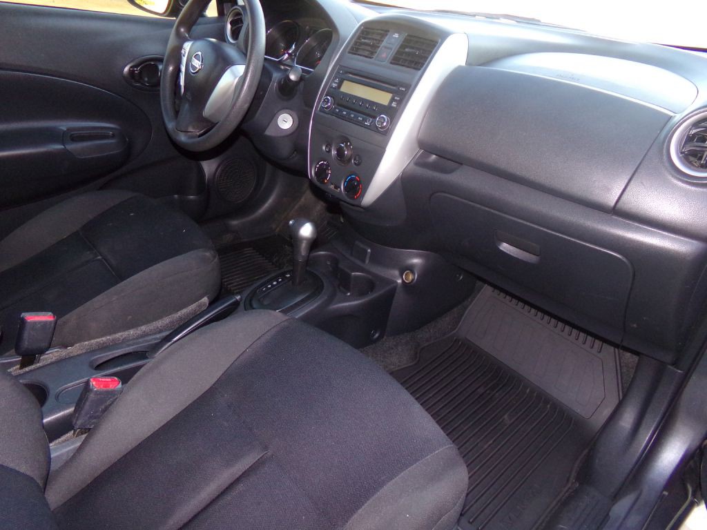 2018 Nissan Versa Image 9