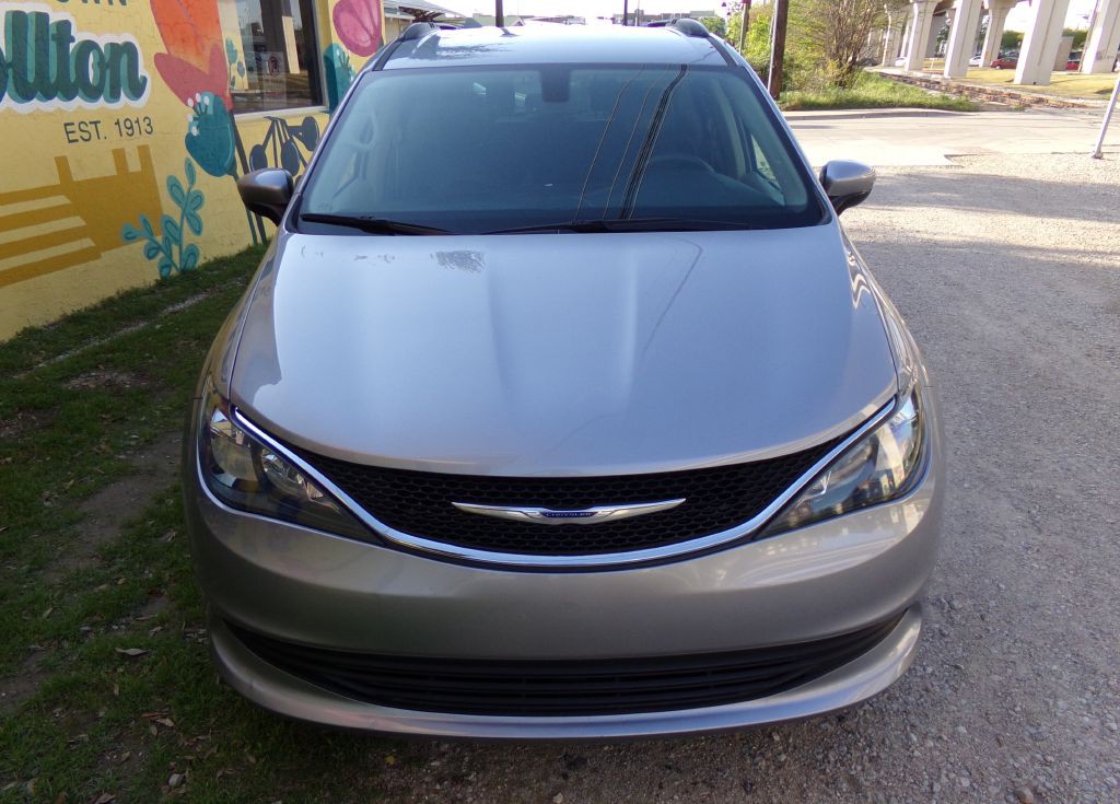 2020 Chrysler Voyager Image 3