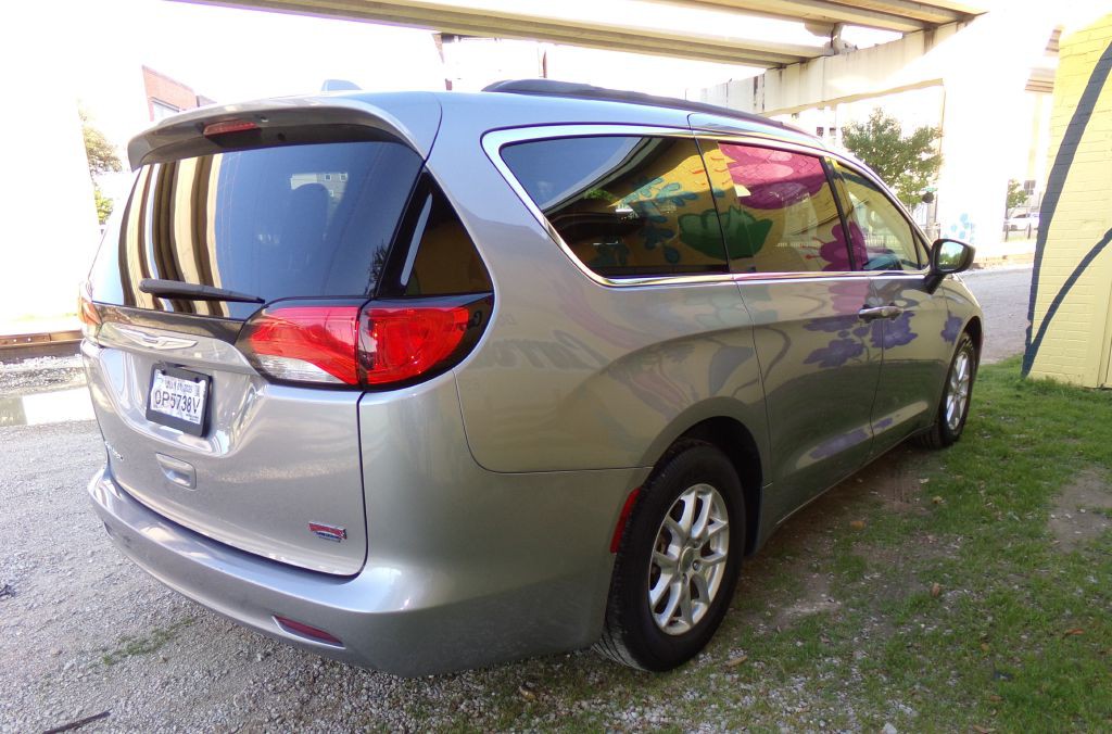 2020 Chrysler Voyager Image 5