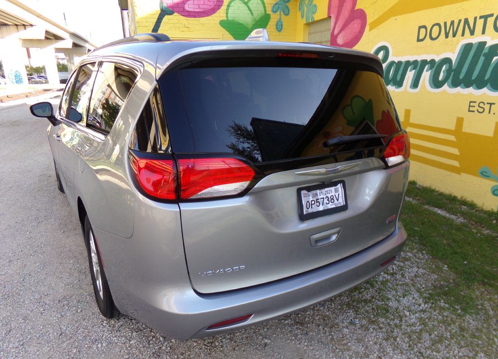 2020 Chrysler Voyager Image 6