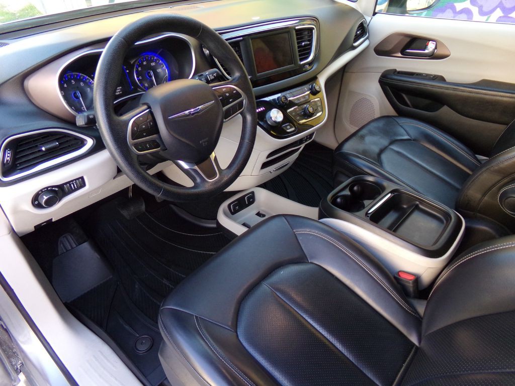 2020 Chrysler Voyager Image 9