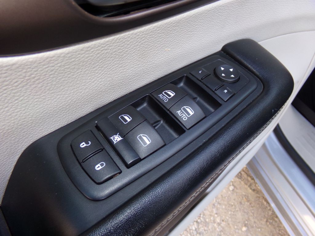 2020 Chrysler Voyager Image 10