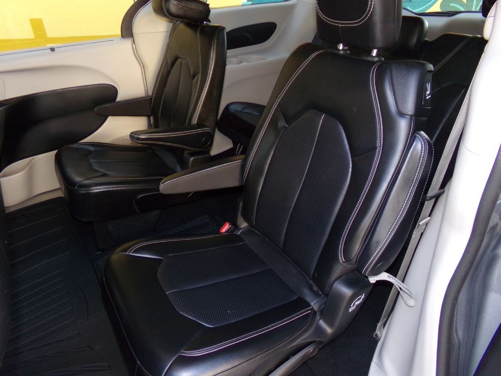 2020 Chrysler Voyager Image 12