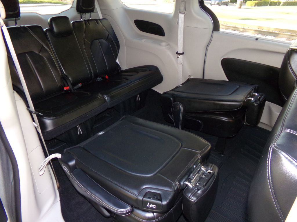 2020 Chrysler Voyager Image 14