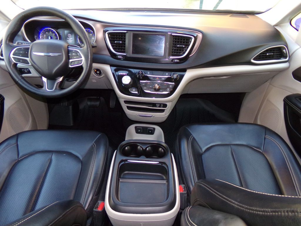 2020 Chrysler Voyager Image 17