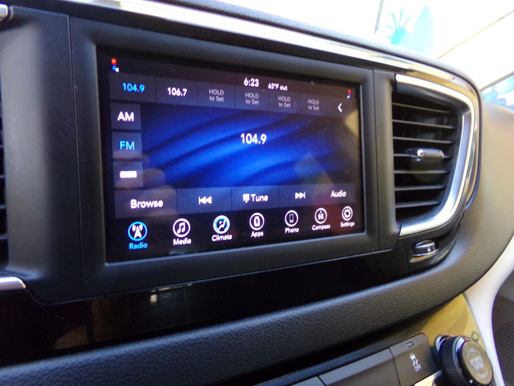 2020 Chrysler Voyager Image 22