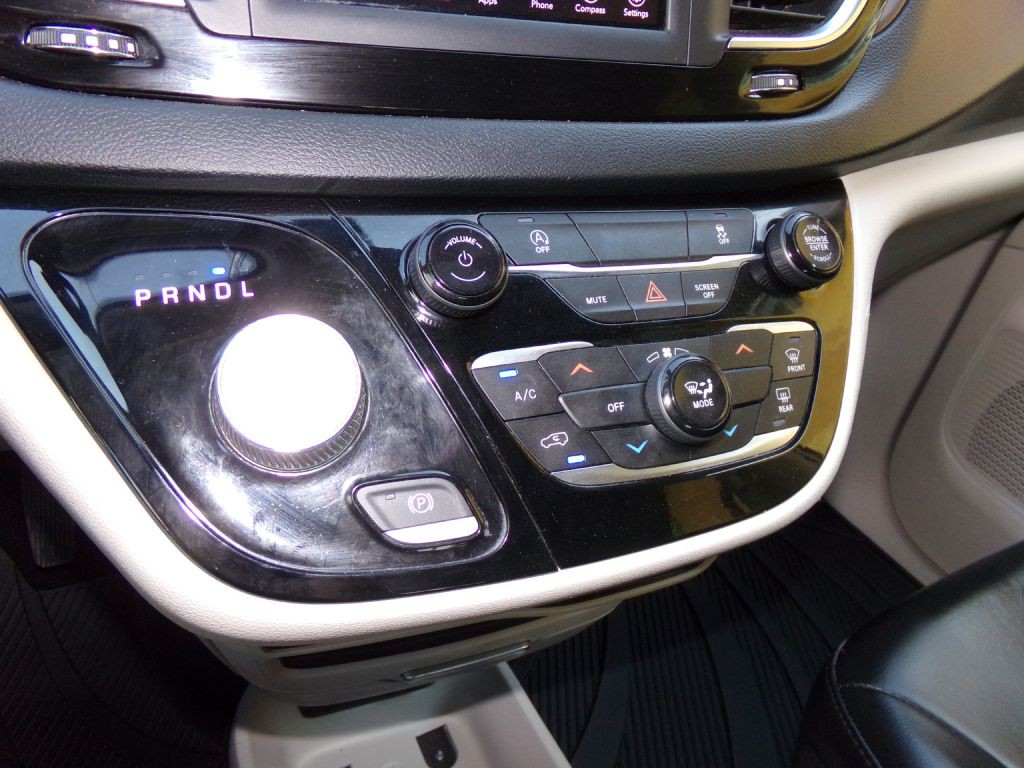 2020 Chrysler Voyager Image 23