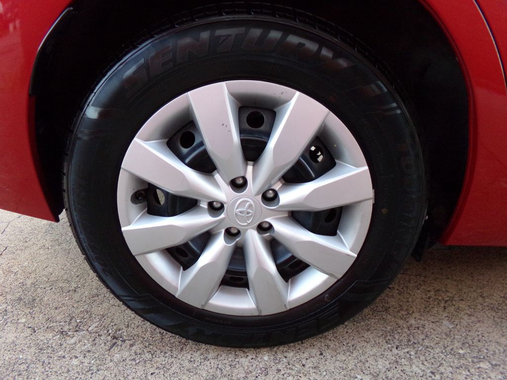 2015 Toyota Corolla Image 18