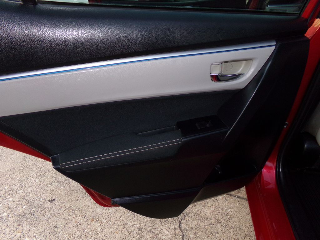 2015 Toyota Corolla Image 21