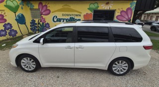 Image for 2017 Toyota Sienna XLE ID: 7462949