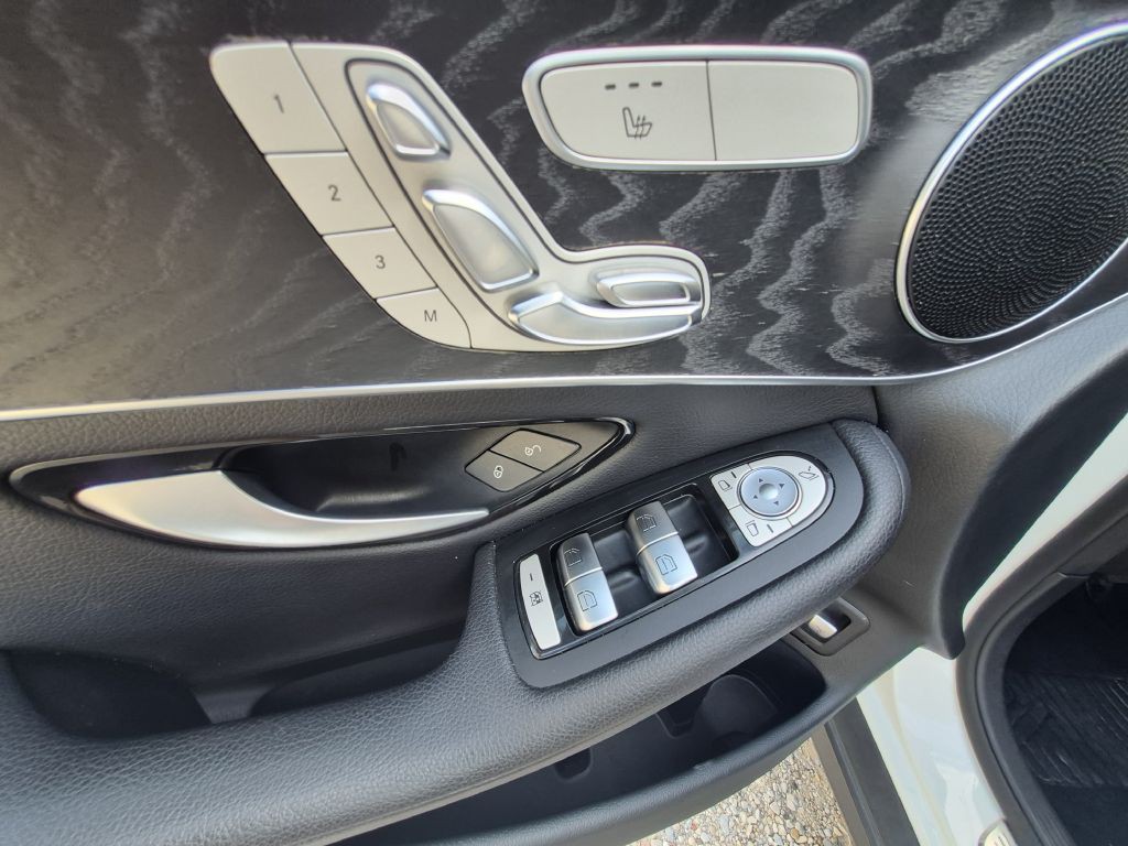 2018 Mercedes-Benz GLC-Class Image 25
