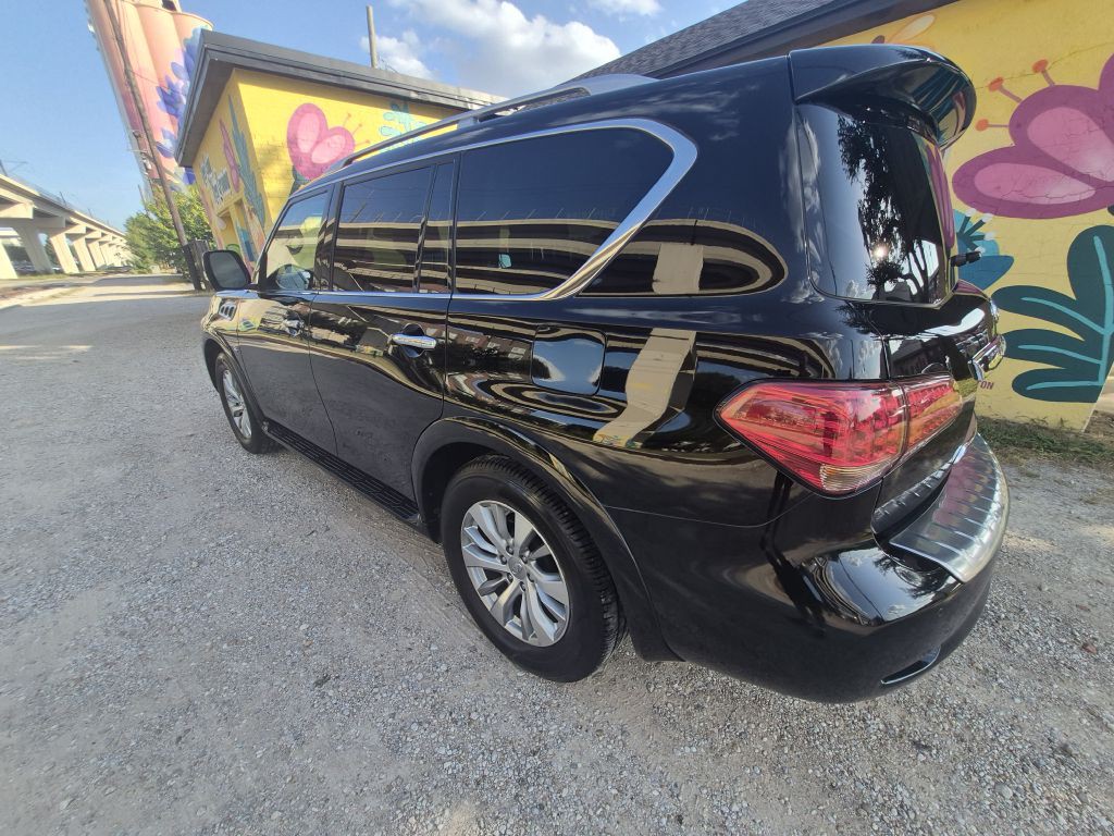 2017 INFINITI QX80 Image 11