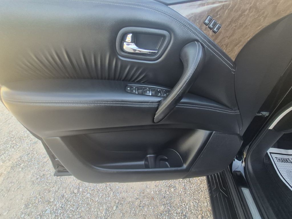 2017 INFINITI QX80 Image 25