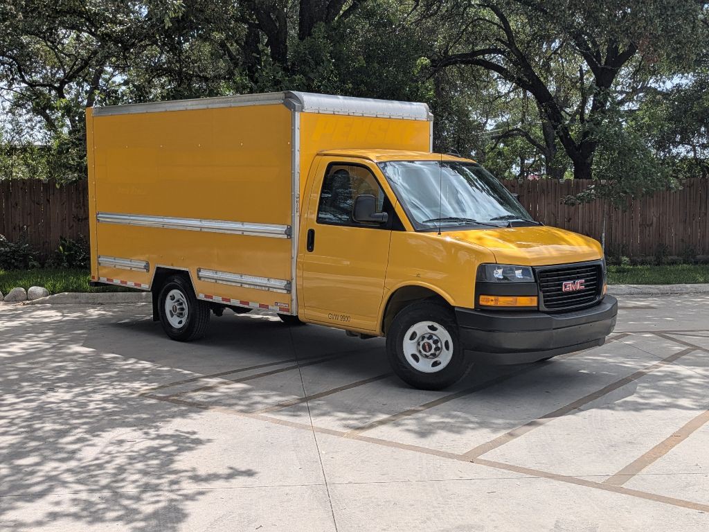2021 GMC Savana Image 2