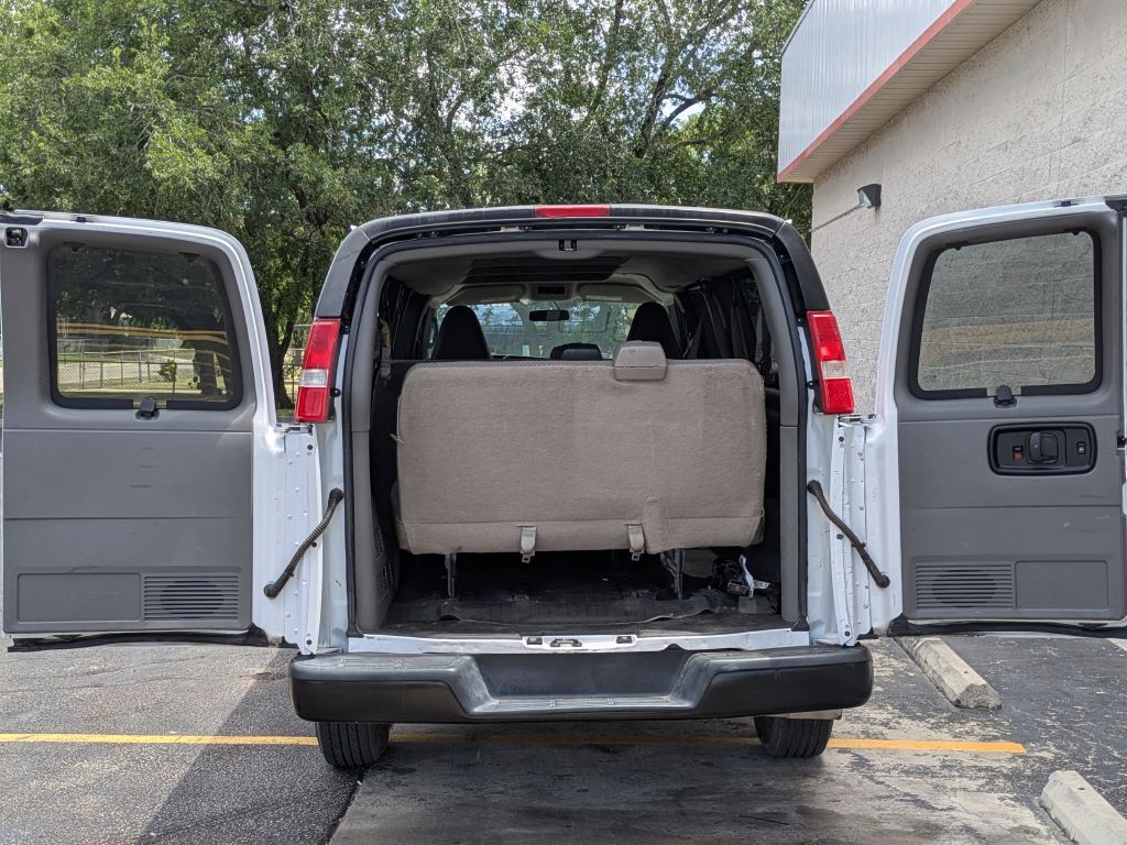 2020 Chevrolet Express Image 12