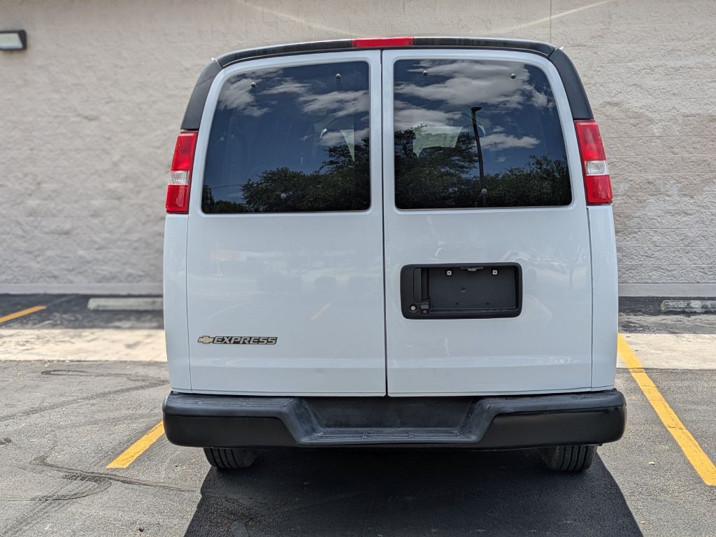 2020 Chevrolet Express Image 16