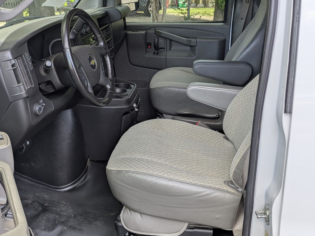 2020 Chevrolet Express Image 19