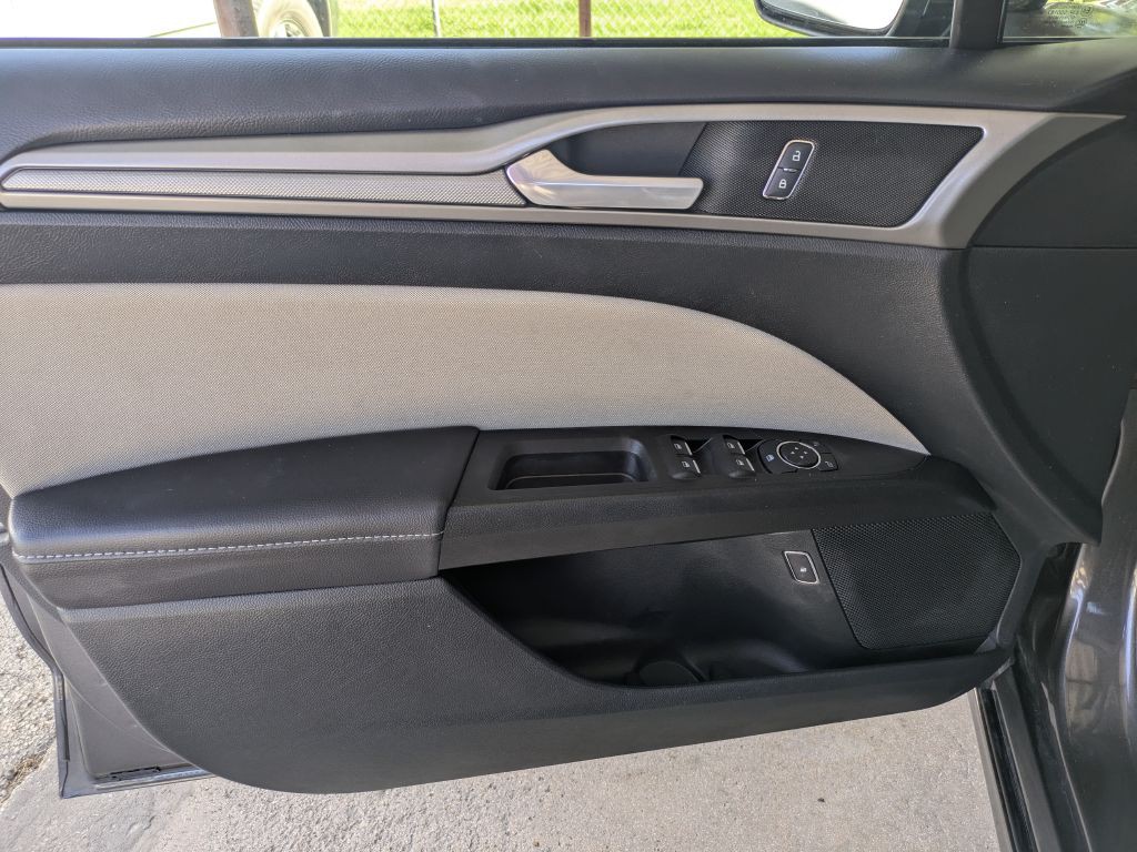 2017 Ford Fusion Image 22