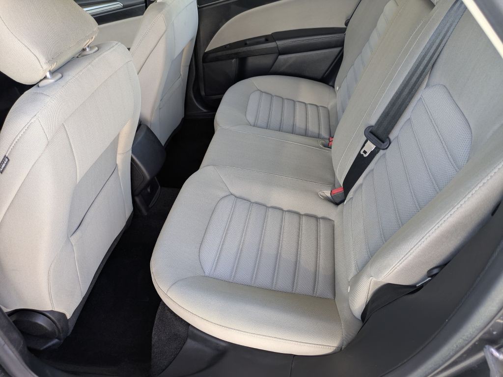 2017 Ford Fusion Image 24