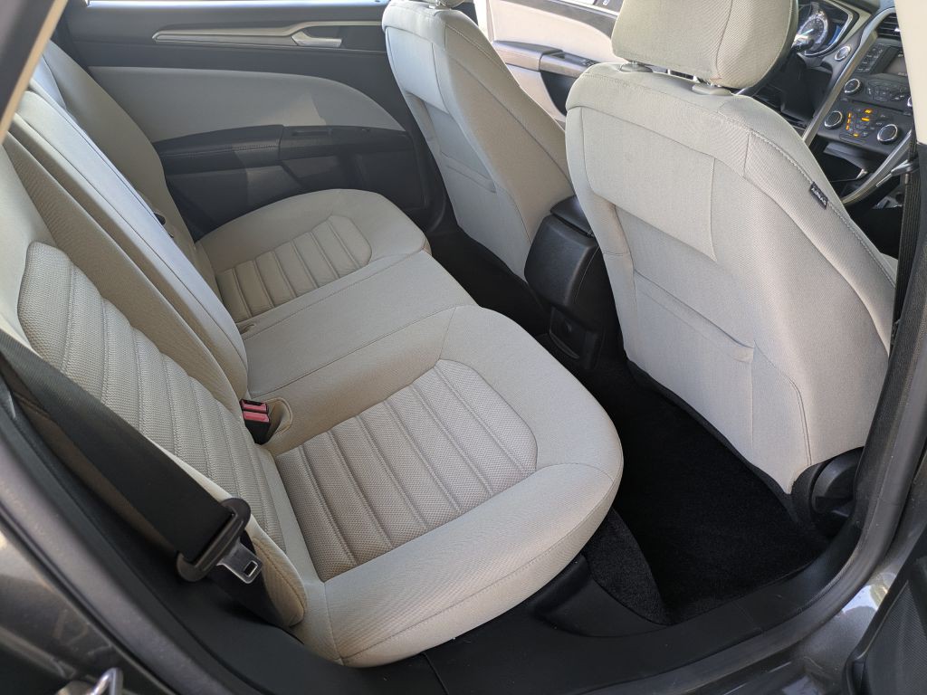 2017 Ford Fusion Image 28